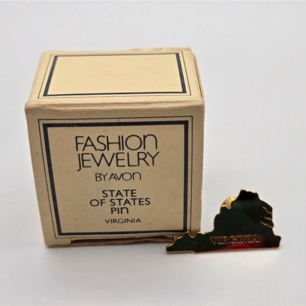 Vintage Avon Virginia State Pin Gold Tone State of States w/ Original Box 1982